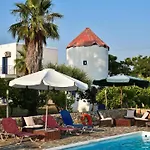 Hotel Royal Club - Aqua Poolside Bliss