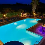 Royal Club - Aqua Poolside Bliss Hotel