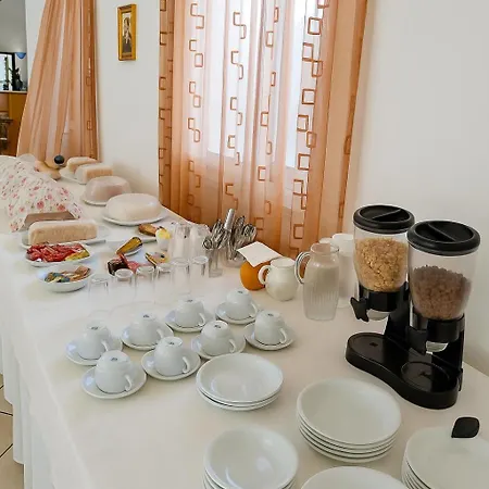 Royal Club - Aqua Poolside Bliss Manolas