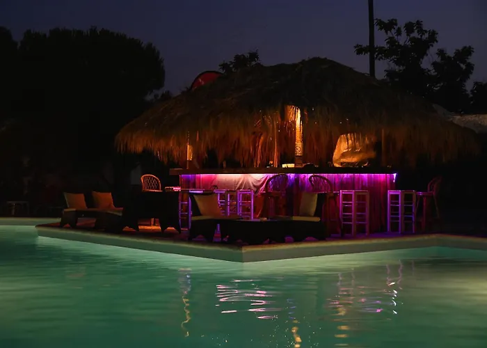 Royal Club - Aqua Poolside Bliss Manolas