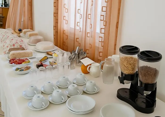 Royal Club - Aqua Poolside Bliss Manolas